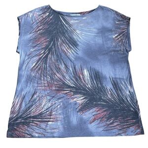 Women's Liz Claiborne large top with fashionable pattern on purple background